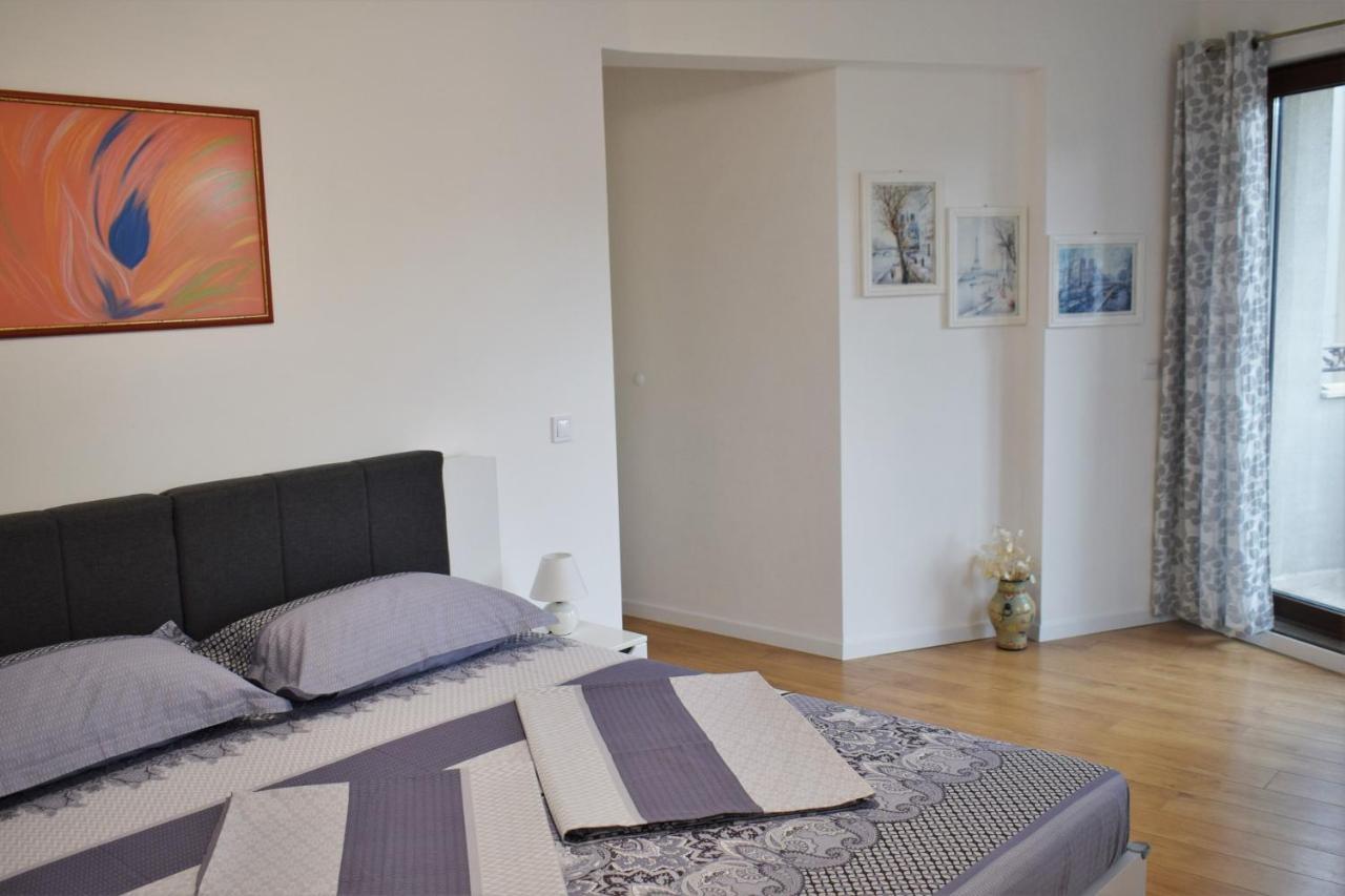 Top Center Apartment Gramophone With Private Parking Burgas Exterior foto