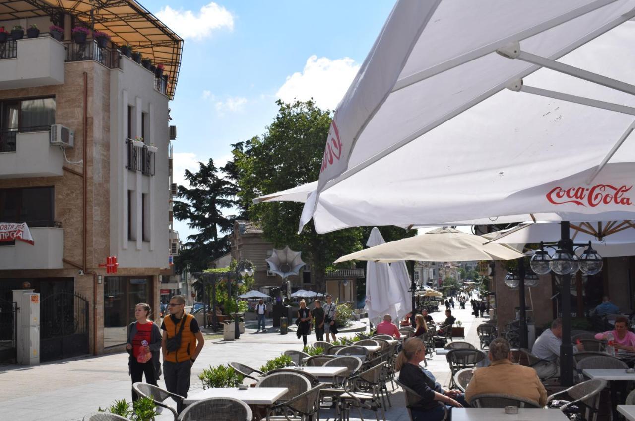 Top Center Apartment Gramophone With Private Parking Burgas Exterior foto
